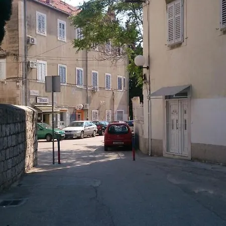 With A Parking Space - 11163
